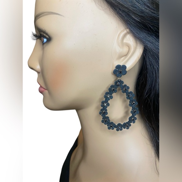 Noir Flower Accent Earrings - Picture 2 of 4